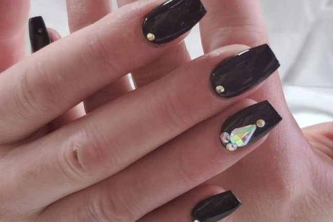 STONE NAIL ART DESIGNS 