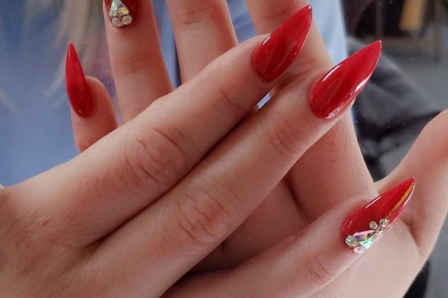 Stiletto-Shaped Nails